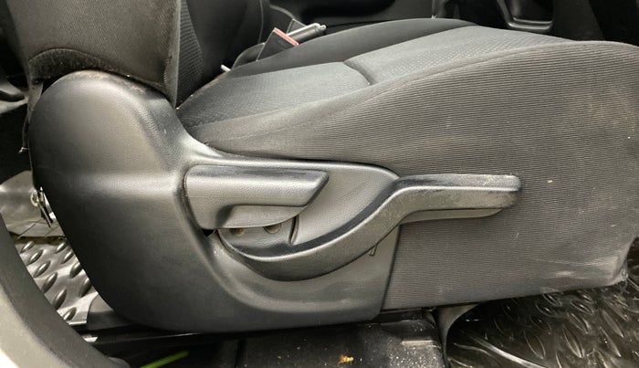 2016 Honda BR-V 1.5L I-VTEC V CVT, Petrol, Automatic, 68,707 km, Driver Side Adjustment Panel