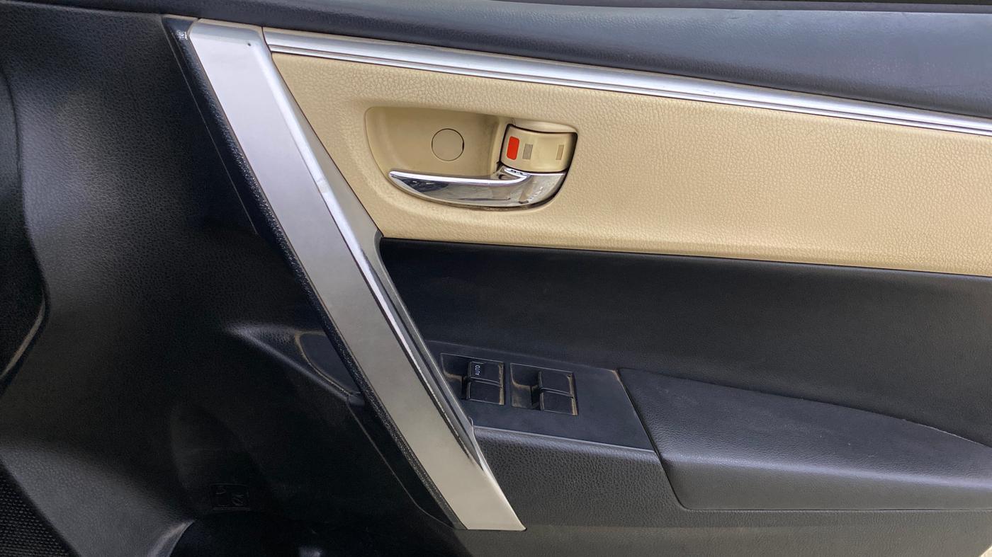 2017 Toyota Corolla Altis GL PETROL, Petrol, Manual, 73,814 km, Driver Side Door Panels Control