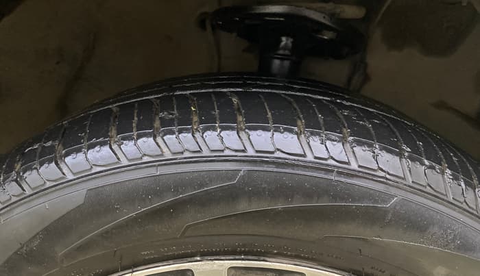 2017 Toyota Corolla Altis GL PETROL, Petrol, Manual, 73,814 km, Right Front Tyre Tread