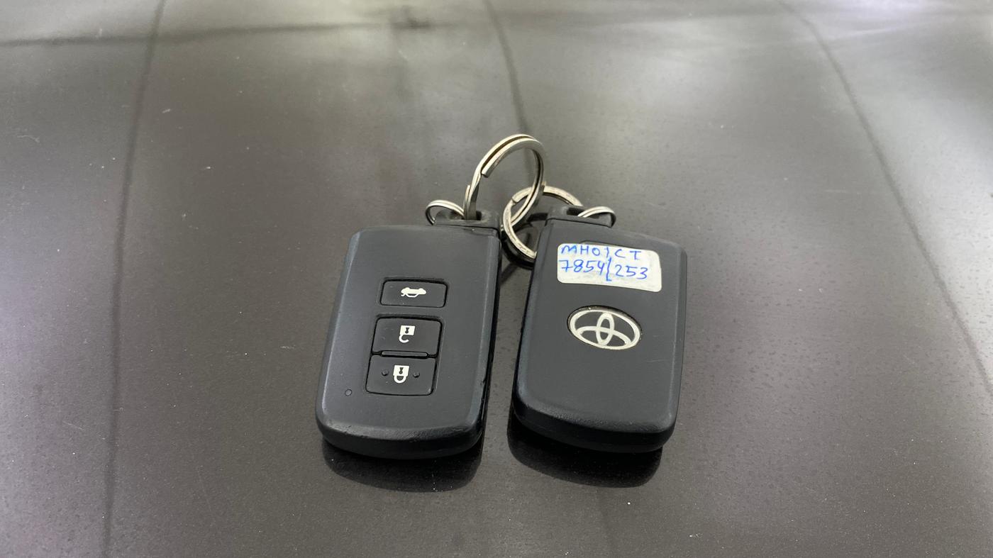 2017 Toyota Corolla Altis GL PETROL, Petrol, Manual, 73,814 km, Key Close Up