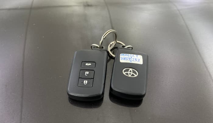 2017 Toyota Corolla Altis GL PETROL, Petrol, Manual, 73,814 km, Key Close Up