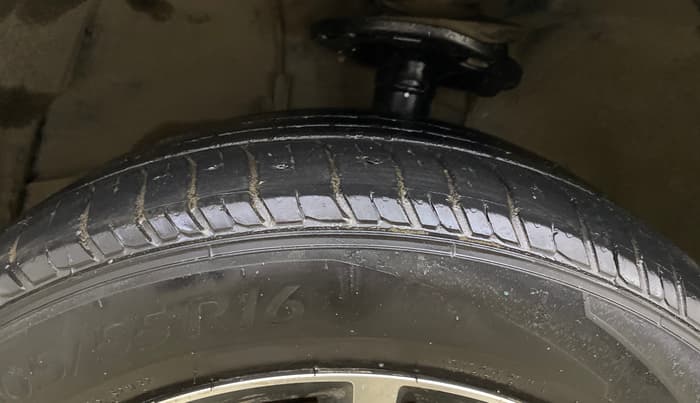 2017 Toyota Corolla Altis GL PETROL, Petrol, Manual, 73,814 km, Left Front Tyre Tread