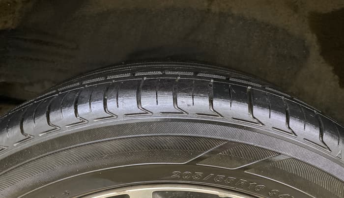 2017 Toyota Corolla Altis GL PETROL, Petrol, Manual, 73,814 km, Right Rear Tyre Tread