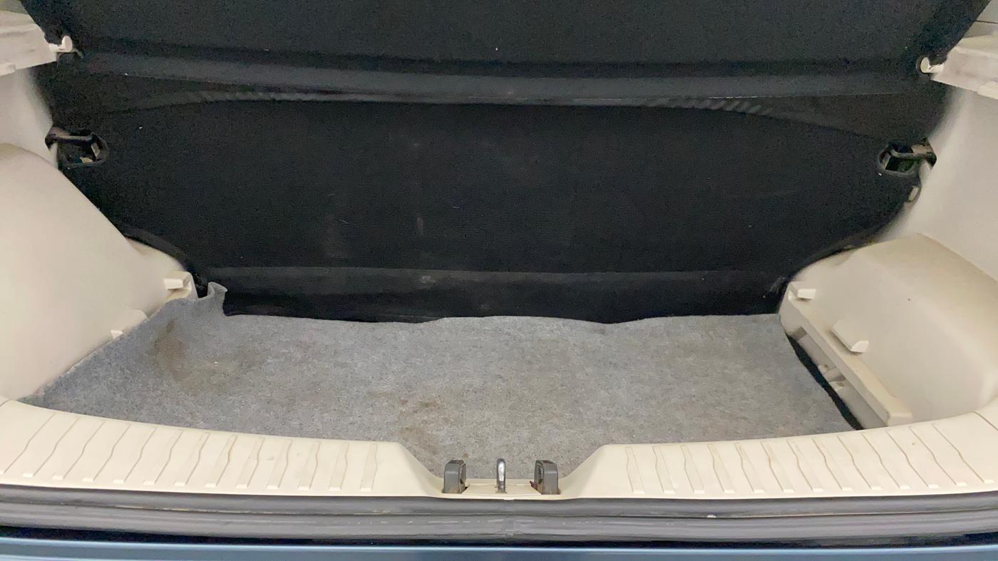 2022 Mahindra XUV300 W4 1.2 PETROL, Petrol, Manual, 91,761 km, Boot Inside