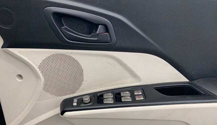 2022 Mahindra XUV300 W4 1.2 PETROL, Petrol, Manual, 91,761 km, Driver Side Door Panels Control