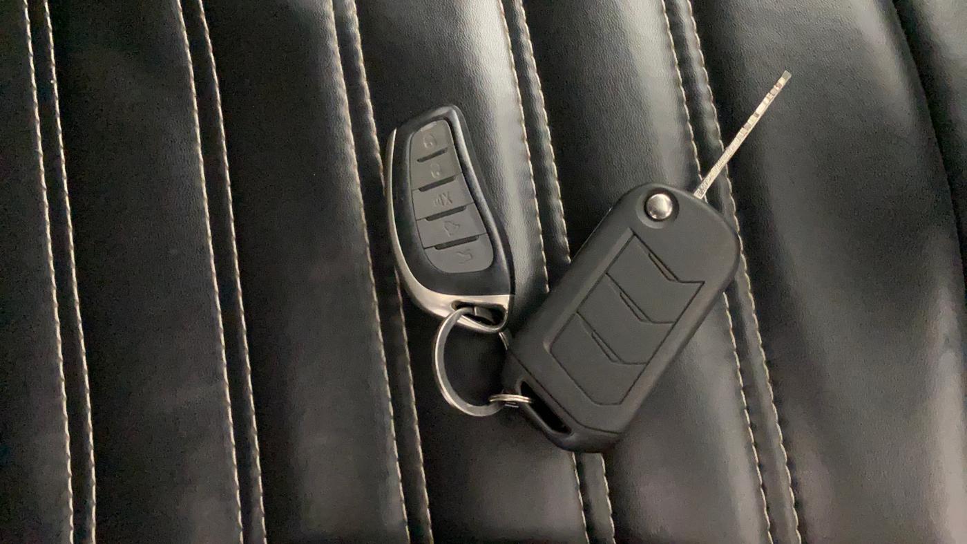 2022 Mahindra XUV300 W4 1.2 PETROL, Petrol, Manual, 91,761 km, Key Close Up