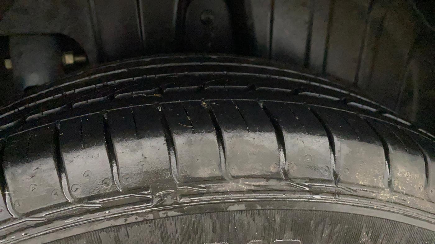 2022 Mahindra XUV300 W4 1.2 PETROL, Petrol, Manual, 91,761 km, Left Rear Tyre Tread