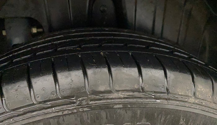 2022 Mahindra XUV300 W4 1.2 PETROL, Petrol, Manual, 91,761 km, Left Rear Tyre Tread