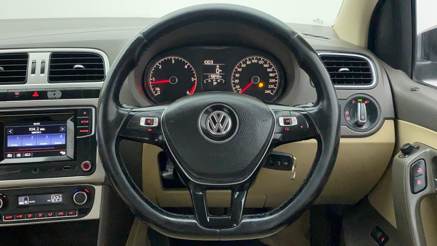 2017 Volkswagen Vento HIGHLINE PLUS 1.5 16 ALLOY, Diesel, Manual, 1,16,281 km, Steering Wheel Close Up