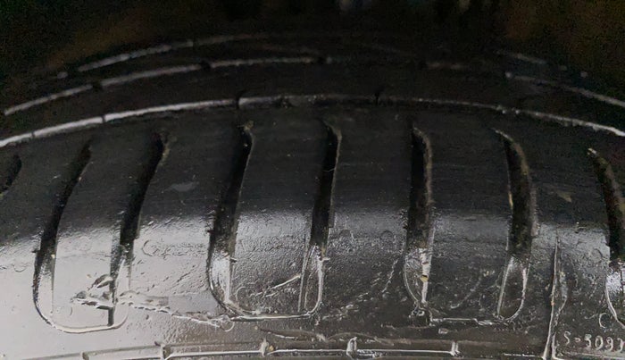 2017 Volkswagen Vento HIGHLINE PLUS 1.5 16 ALLOY, Diesel, Manual, 1,16,281 km, Left Front Tyre Tread