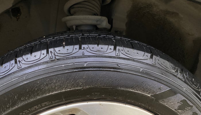 2018 Jeep Compass LIMITED 1.4 PETROL AT, Petrol, Automatic, 28,126 km, Right Front Tyre Tread