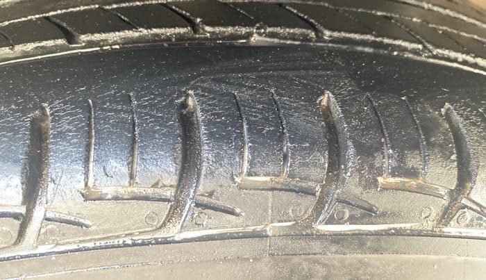 2015 Hyundai Xcent S 1.2, Petrol, Manual, 1,45,243 km, Left Front Tyre Tread