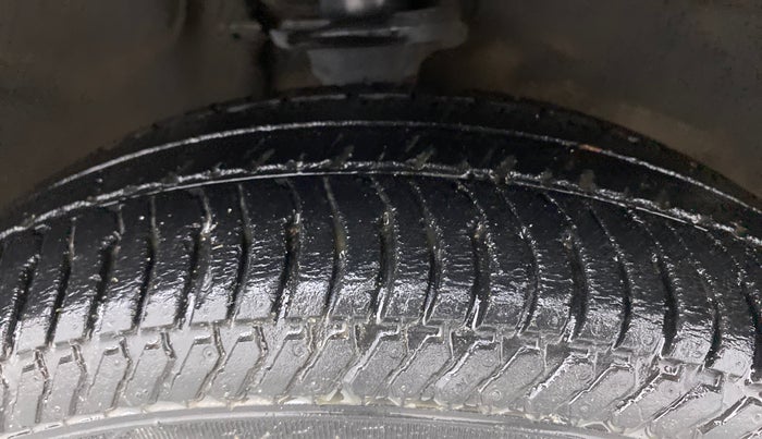 2013 Maruti Alto K10 VXI, Petrol, Manual, 92,370 km, Right Front Tyre Tread