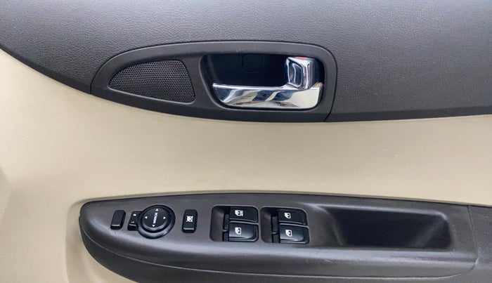 2013 Hyundai i20 MAGNA 1.2, Petrol, Manual, 26,858 km, Driver Side Door Panels Control