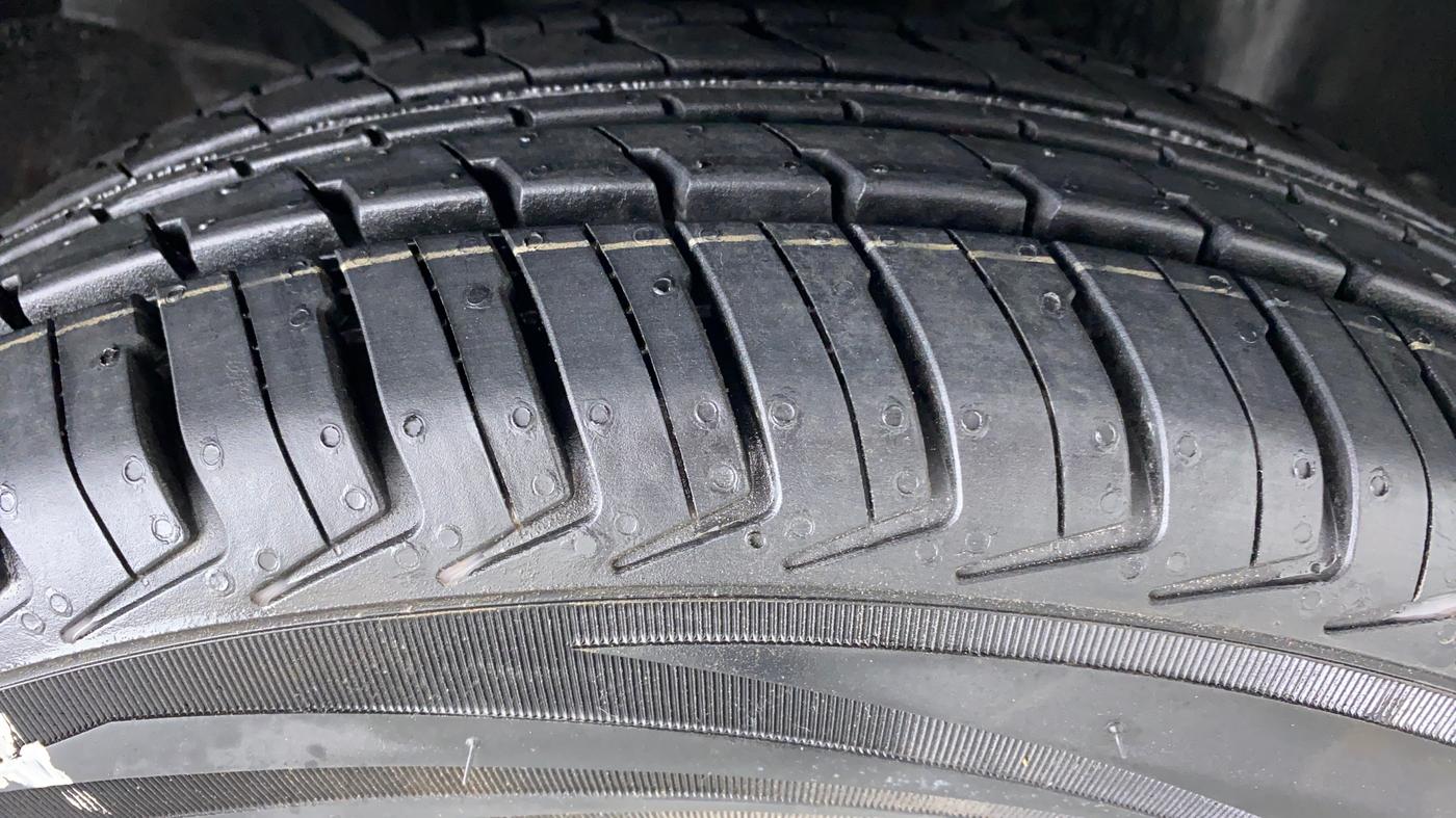 2019 Renault Kwid RXL, Petrol, Manual, 35,525 km, Right Front Tyre Tread