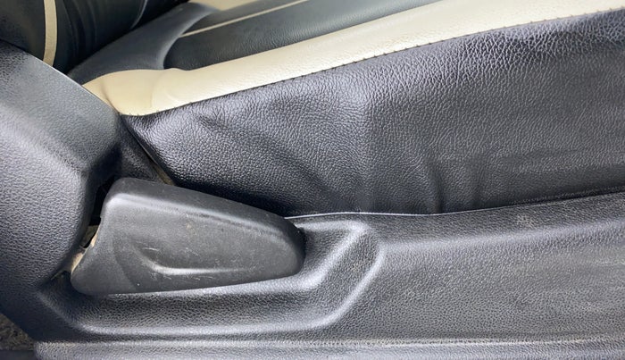 2019 Renault Kwid RXL, Petrol, Manual, 35,525 km, Driver Side Adjustment Panel
