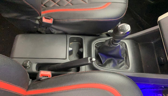 2019 Renault TRIBER RXL MT, Petrol, Manual, 37,746 km, Gear Lever