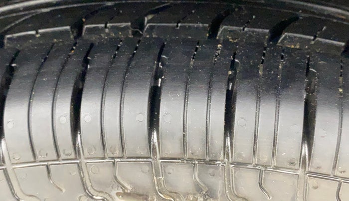 2019 Renault TRIBER RXL MT, Petrol, Manual, 37,746 km, Right Rear Tyre Tread