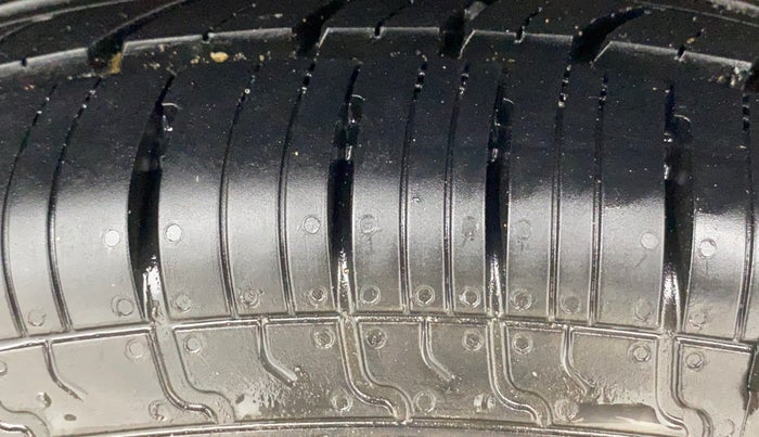 2019 Renault TRIBER RXL MT, Petrol, Manual, 37,746 km, Left Rear Tyre Tread