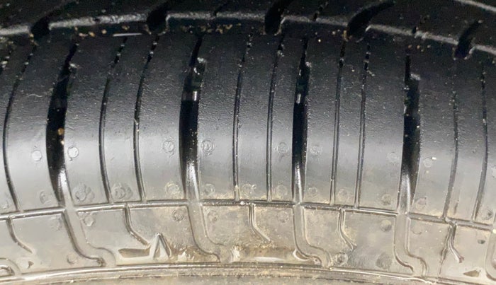 2019 Renault TRIBER RXL MT, Petrol, Manual, 37,746 km, Right Front Tyre Tread