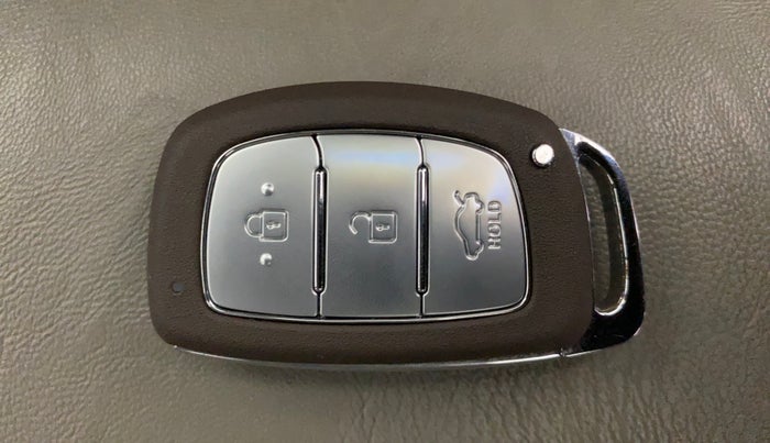 2022 Hyundai AURA SX PLUS 1.2 AMT, Petrol, Automatic, 53,946 km, Key Close Up