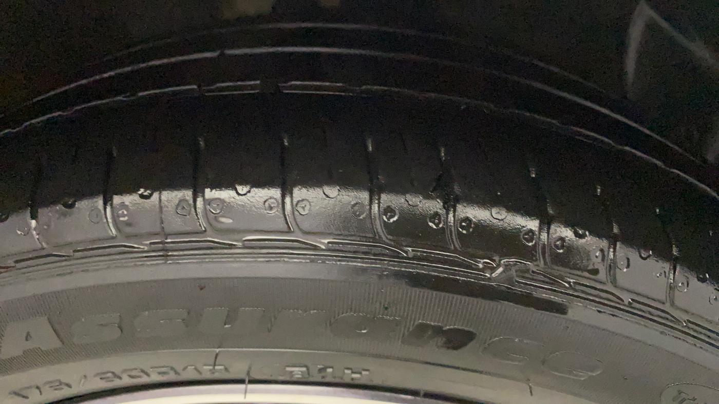 2022 Hyundai AURA SX PLUS 1.2 AMT, Petrol, Automatic, 53,946 km, Right Front Tyre Tread