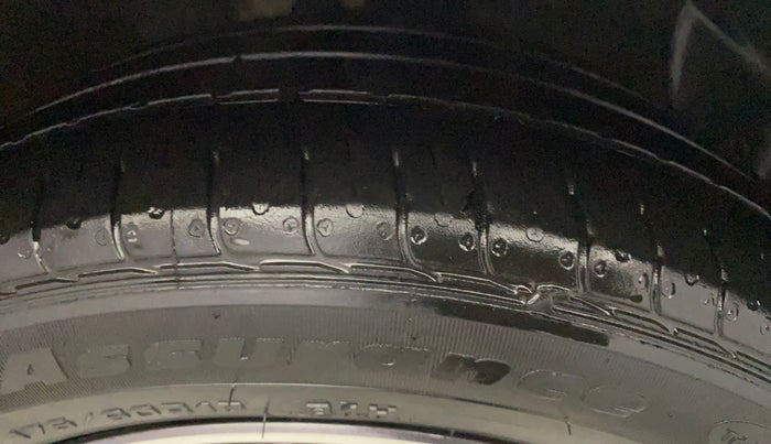 2022 Hyundai AURA SX PLUS 1.2 AMT, Petrol, Automatic, 53,946 km, Right Front Tyre Tread