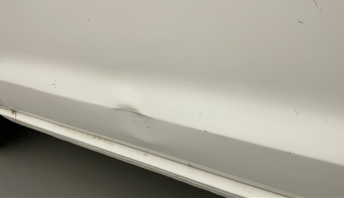 2017 Volkswagen Polo COMFORTLINE 1.2L, Petrol, Manual, 61,411 km, Front passenger door - Slightly dented