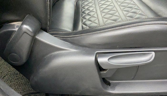 2017 Volkswagen Polo COMFORTLINE 1.2L, Petrol, Manual, 61,411 km, Driver Side Adjustment Panel
