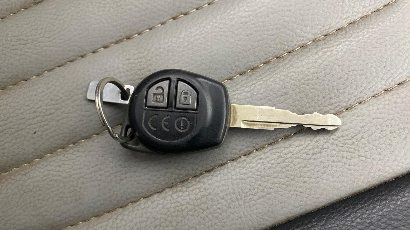 2019 Maruti Dzire VDI, Diesel, Manual, 80,152 km, Key Close Up