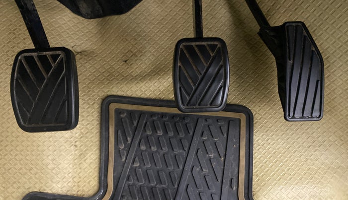 2019 Maruti Dzire VDI, Diesel, Manual, 80,152 km, Pedals