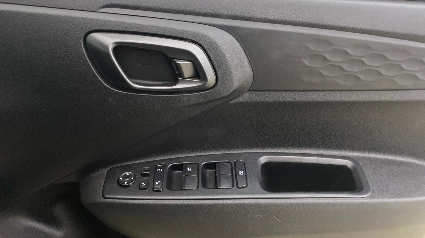 2020 Hyundai GRAND I10 NIOS SPORTZ 1.2 KAPPA VTVT DUAL TONE, Petrol, Manual, 34,491 km, Driver Side Door Panels Control