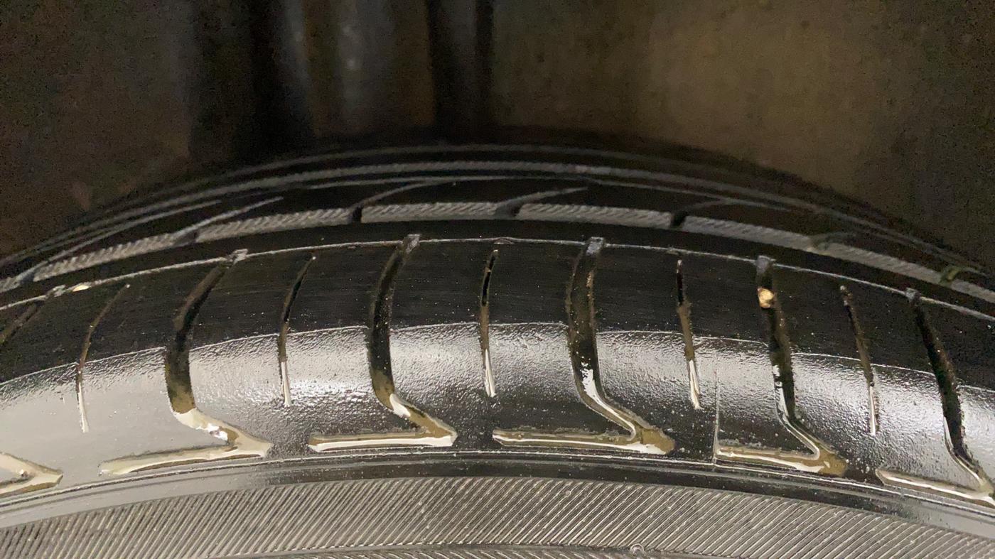 2015 Volkswagen Vento HIGHLINE PETROL AT, Petrol, Automatic, 64,067 km, Right Rear Tyre Tread