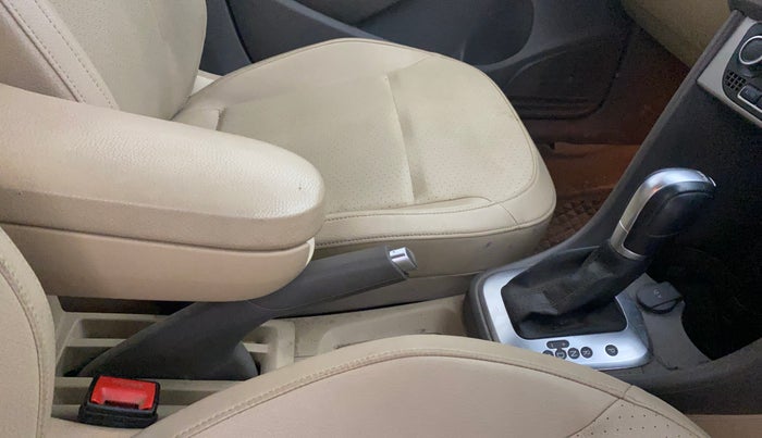 2015 Volkswagen Vento HIGHLINE PETROL AT, Petrol, Automatic, 64,067 km, Gear Lever