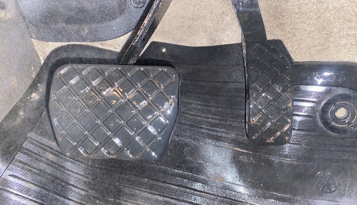 2015 Volkswagen Vento HIGHLINE PETROL AT, Petrol, Automatic, 64,067 km, Pedals