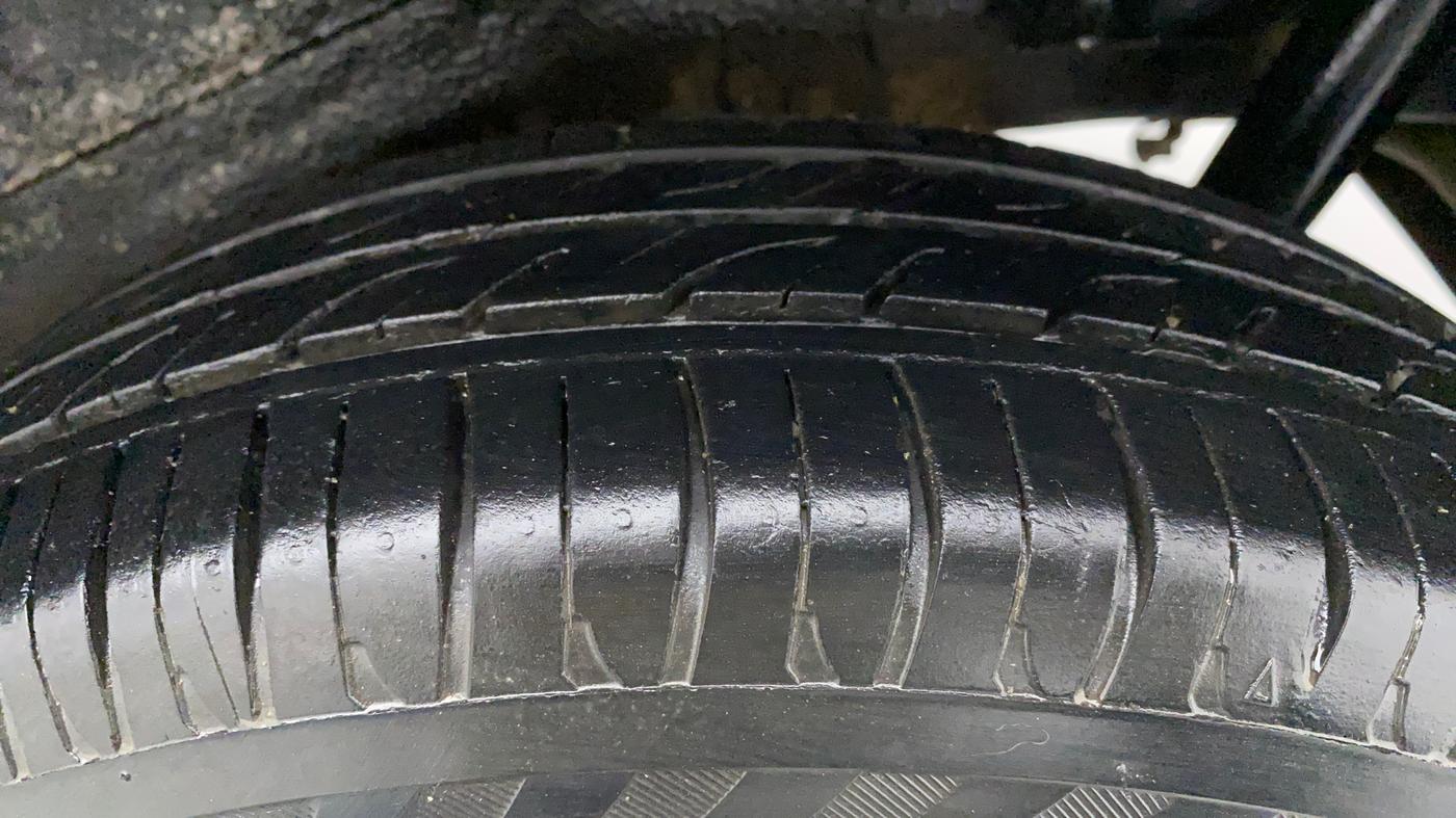 2015 Maruti Wagon R 1.0 VXI, Petrol, Manual, 73,780 km, Left Rear Tyre Tread