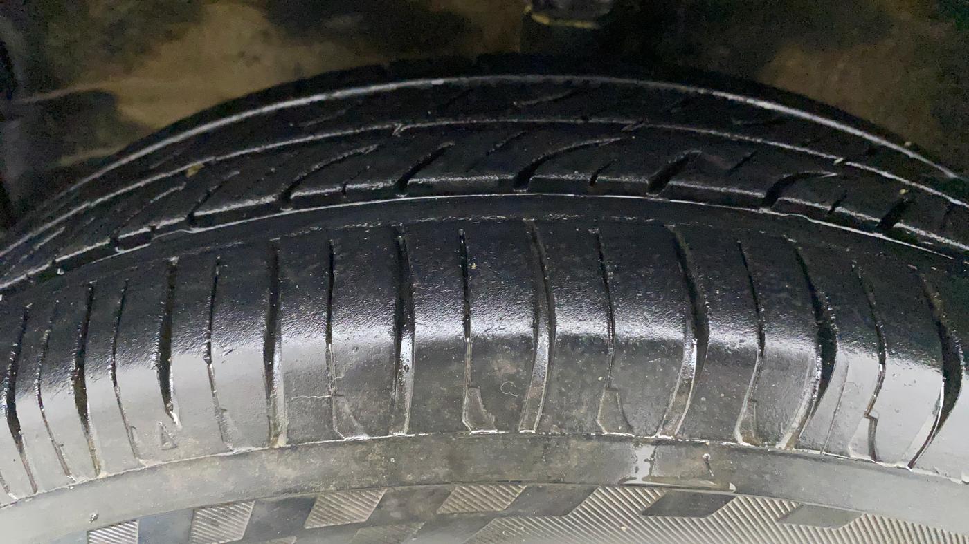 2015 Maruti Wagon R 1.0 VXI, Petrol, Manual, 73,780 km, Left Front Tyre Tread