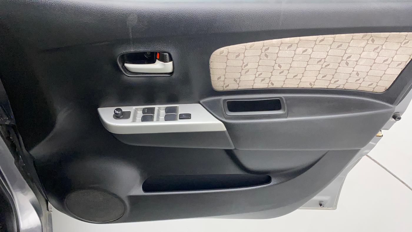 2015 Maruti Wagon R 1.0 VXI, Petrol, Manual, 73,780 km, Driver Side Door Panels Control