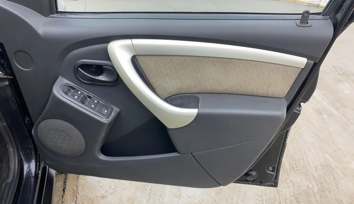 2014 Renault Duster 85 PS RXL DIESEL, Diesel, Manual, 57,666 km, Driver Side Door Panels Control