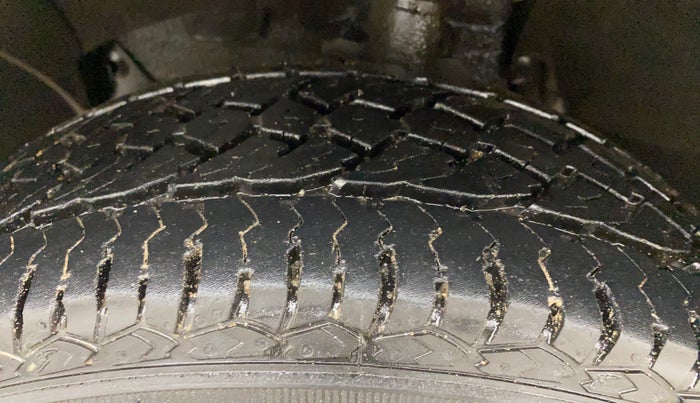 2014 Renault Duster 85 PS RXL DIESEL, Diesel, Manual, 57,666 km, Left Front Tyre Tread