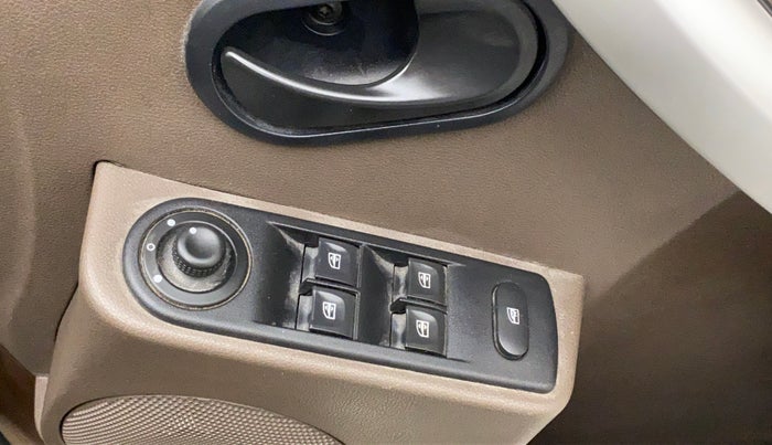 2017 Renault Duster RXL PETROL, Petrol, Manual, 59,407 km, Right front window switch / handle - Child Lock not working for windows