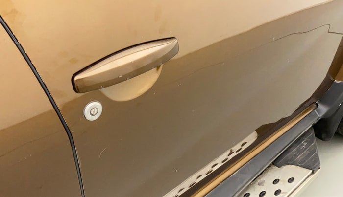 2017 Renault Duster RXL PETROL, Petrol, Manual, 59,407 km, Driver-side door - Minor scratches