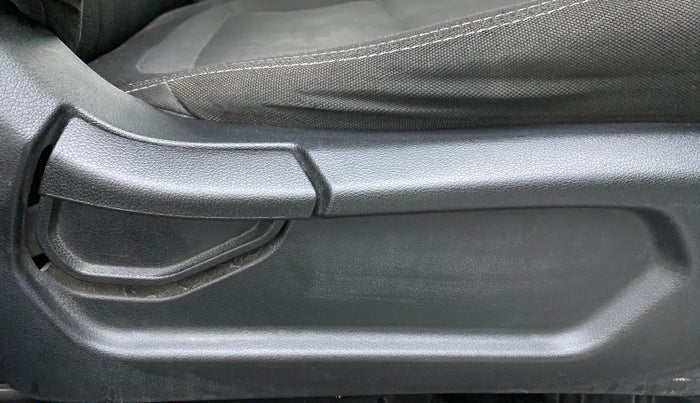 2019 Hyundai VENUE 1.4 CRDI S MT, Diesel, Manual, 61,449 km, Driver Side Adjustment Panel