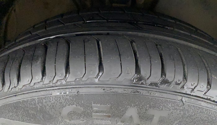 2018 Volkswagen Vento COMFORTLINE DIESEL 1.5, Diesel, Manual, 40,018 km, Right Front Tyre Tread