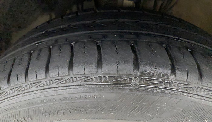 2018 Volkswagen Vento COMFORTLINE DIESEL 1.5, Diesel, Manual, 40,018 km, Left Front Tyre Tread