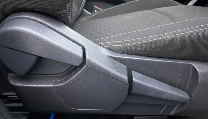 2021 Renault Kiger RXZ 1.0 TURBO MT, Petrol, Manual, 40,712 km, Driver Side Adjustment Panel