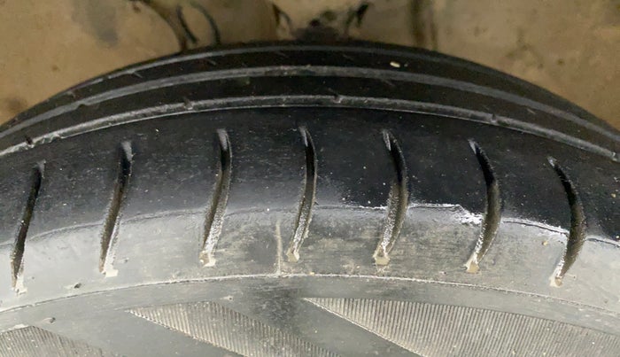 2019 Maruti Alto LXI CNG, CNG, Manual, 56,304 km, Left Front Tyre Tread