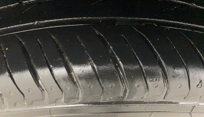 2022 Nissan MAGNITE XV PREMIUM DUAL TONE, Petrol, Manual, 75,684 km, Right Rear Tyre Tread