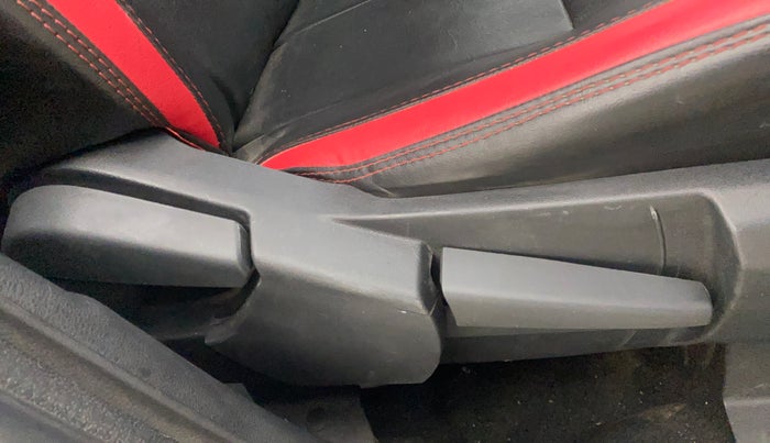 2022 Nissan MAGNITE XV PREMIUM DUAL TONE, Petrol, Manual, 75,684 km, Driver Side Adjustment Panel