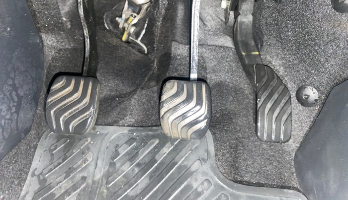 2022 Nissan MAGNITE XV PREMIUM DUAL TONE, Petrol, Manual, 75,684 km, Pedals